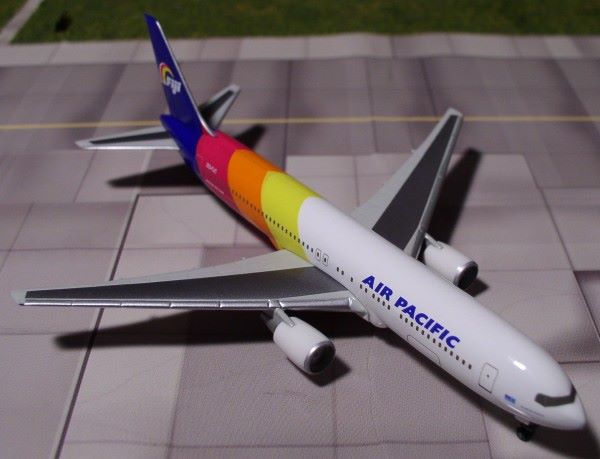 Wings900 - Herpa Air Pacific Boeing B 767-3X2ER 1:500